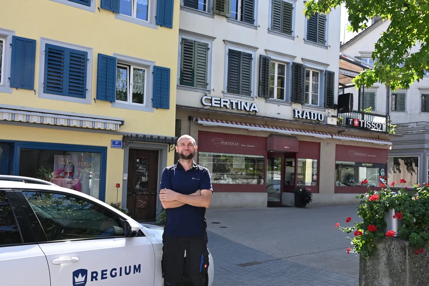 Einsatzfahrzeug von REGIUM Schädlingsmanagement in Richterswil